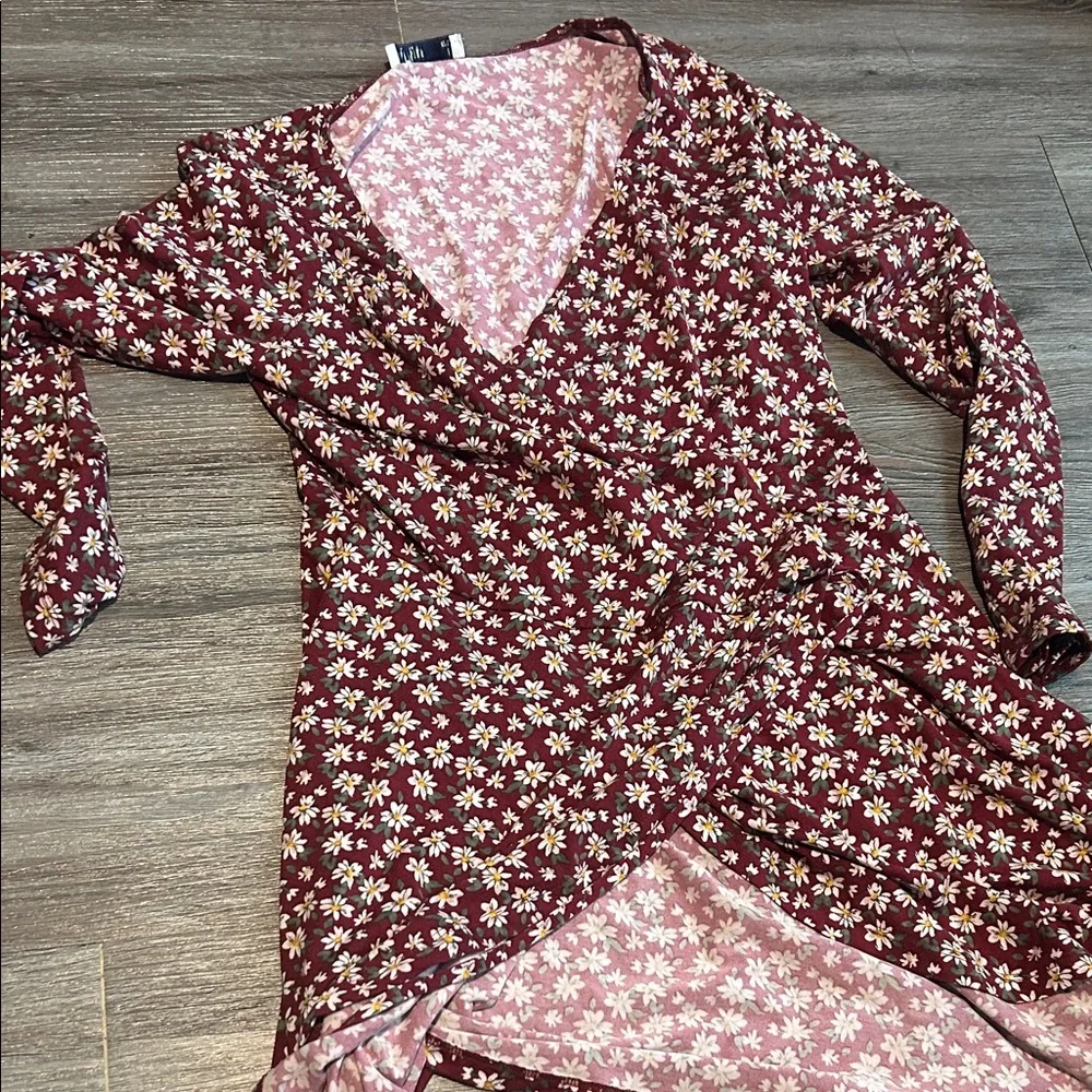 Hollister Maroon and Light and white Pink Floral daisy Long Sleeve Dress - Picture 1 of 4